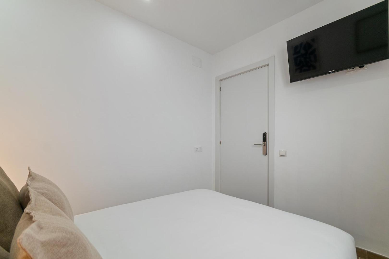 Livinn House โอสปิตาเล็ต เดอ โยเบรกัต ภายนอก รูปภาพ